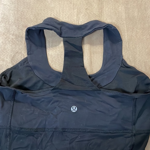 Lululemon Scoop Neck Tank Top. Size 4 - Picture 3 of 3